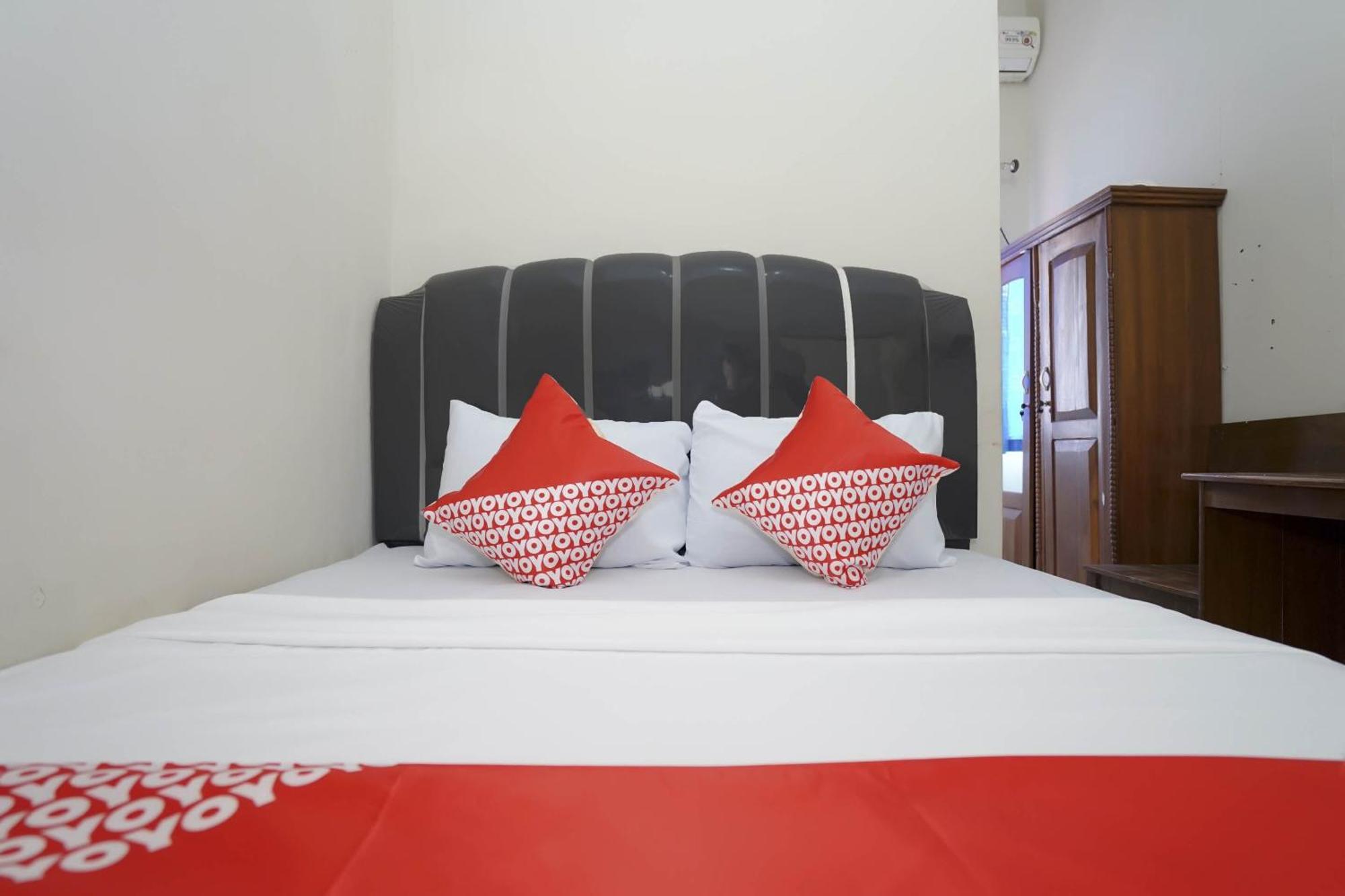 Oyo Life 2874 Berlian Hotel 2*