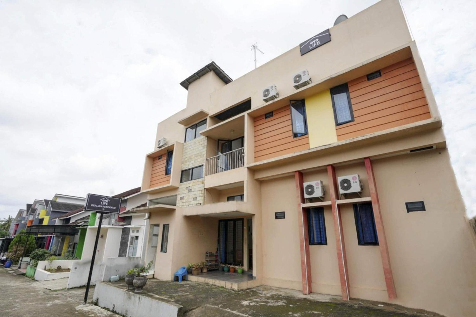 Oyo Life 2874 Berlian